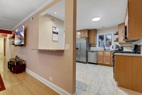 619 E Prairie Ave, Des Plaines, IL 60016 photo 9