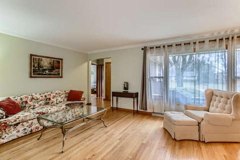 858 Carol Ave, Elgin, IL 60123 photo 4