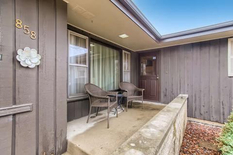 858 Carol Ave, Elgin, IL 60123 photo 2