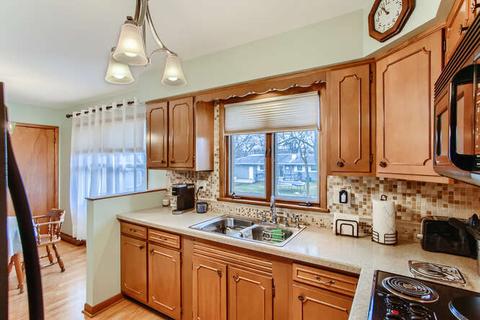 858 Carol Ave, Elgin, IL 60123 photo 6
