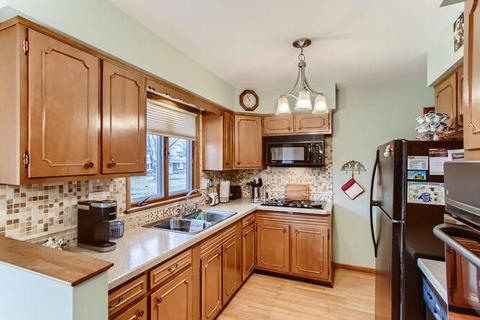 858 Carol Ave, Elgin, IL 60123 photo 8