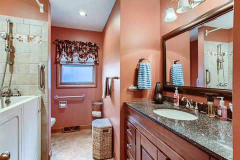 858 Carol Ave, Elgin, IL 60123 photo 15