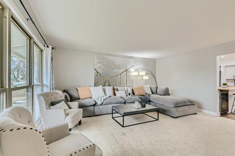 520 Aberdeen St, Hoffman Estates, IL 60169 photo 3