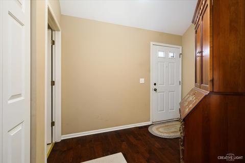 1265 Oakleaf Ct, Aurora, IL 60506 photo 3