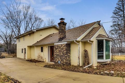 38470 8th St, Spring Grove, IL 60081