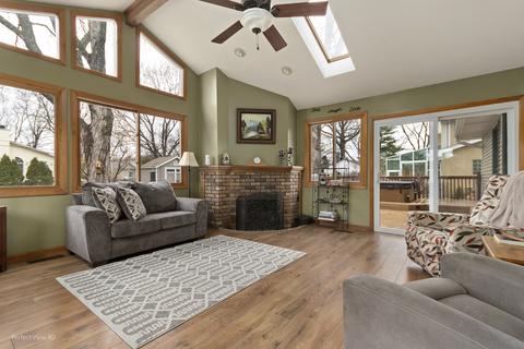 440 Tennyson Rd, Bartlett, IL 60103 photo 3