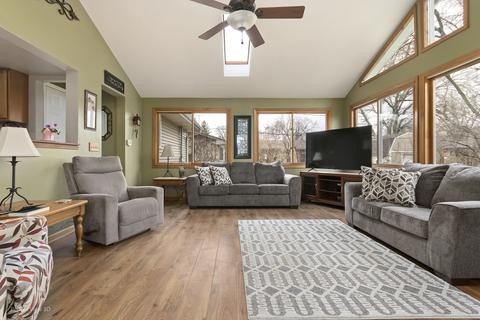 440 Tennyson Rd, Bartlett, IL 60103 photo 4
