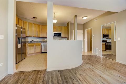 715 Astor Ln #406, Wheeling, IL 60090 photo 17