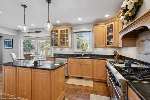 300 Davis Ct, Wheaton, IL 60189 photo 7