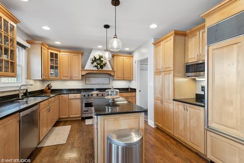 300 Davis Ct, Wheaton, IL 60189 photo 6