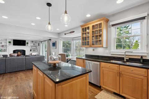 300 Davis Ct, Wheaton, IL 60189 photo 8