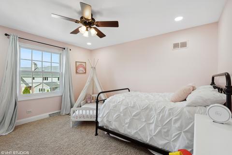 300 Davis Ct, Wheaton, IL 60189 photo 14