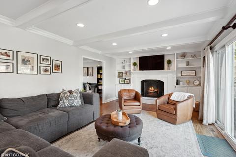 300 Davis Ct, Wheaton, IL 60189 photo 4