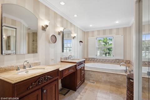 300 Davis Ct, Wheaton, IL 60189 photo 16