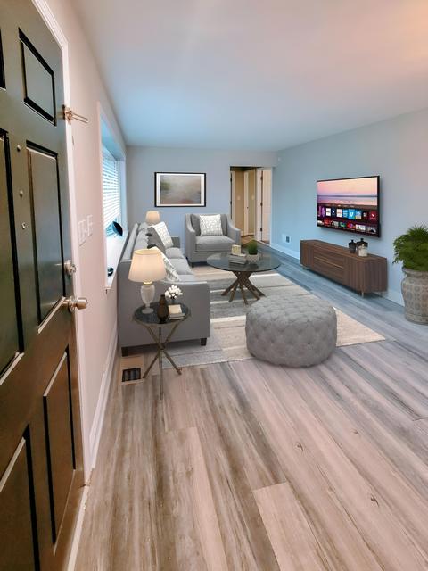929 S Gables Blvd, Wheaton, IL 60189 photo 2