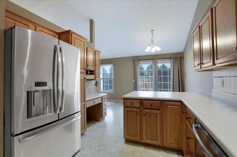 320 Fieldcrest Ct, Normal, IL 61761 photo 3