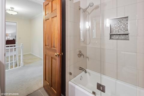 2025 Middleton Dr, Wheaton, IL 60189 photo 16