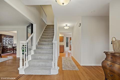 2025 Middleton Dr, Wheaton, IL 60189 photo 2