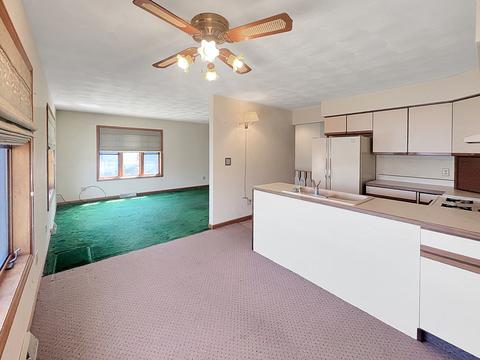 2113 Eagle Dr, Freeport, IL 61032 photo 3