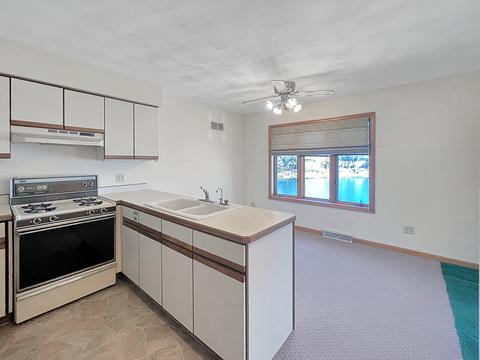 2113 Eagle Dr, Freeport, IL 61032 photo 5