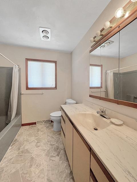 2113 Eagle Dr, Freeport, IL 61032 photo 11
