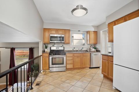 1526 Brookside Dr, Hoffman Estates, IL 60169 photo 4