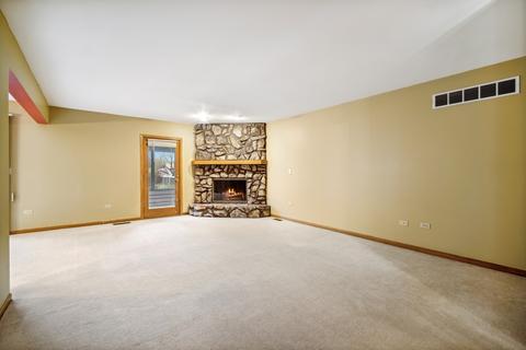 966 Stonehaven Dr, Elgin, IL 60124 photo 3