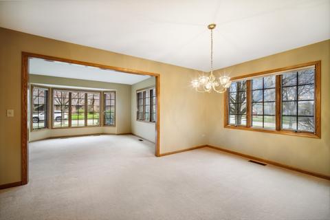 966 Stonehaven Dr, Elgin, IL 60124 photo 5
