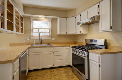 1051 Grenada Dr, Aurora, IL 60506 photo 9