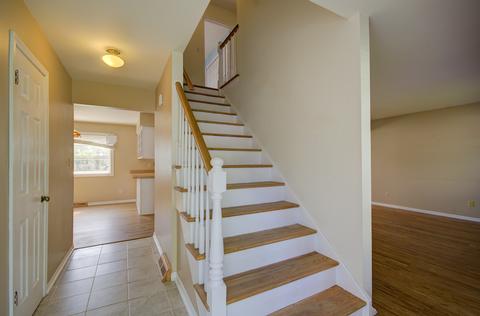 1051 Grenada Dr, Aurora, IL 60506 photo 2