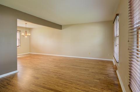 1051 Grenada Dr, Aurora, IL 60506 photo 4