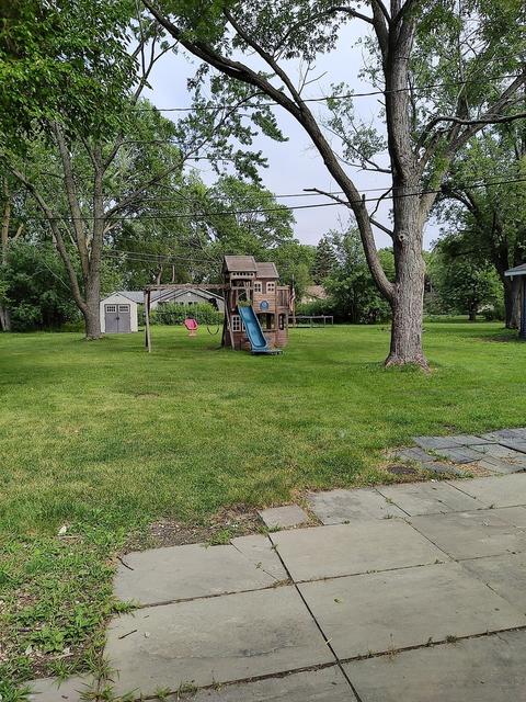 995 Aspen St, Hoffman Estates, IL 60169 photo 5