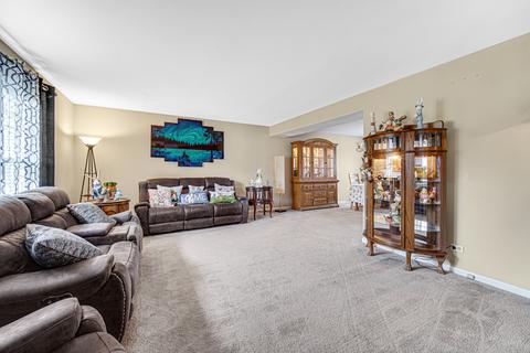 480 Flora Dr, Algonquin, IL 60102 photo 2