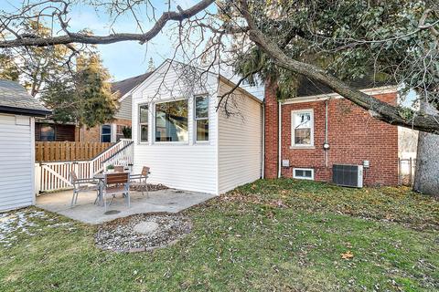 349 Desplaines Ave, Riverside, IL 60546 photo 22