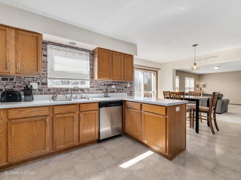 12362 Falcon Dr, Plainfield, IL 60585 photo 9
