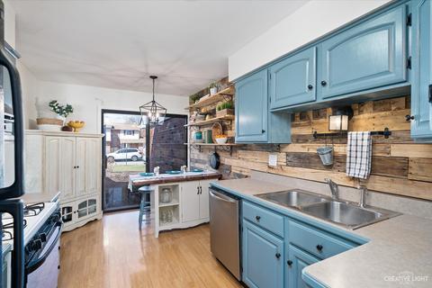 1708 Warwick Ct, Wheaton, IL 60189 photo 8