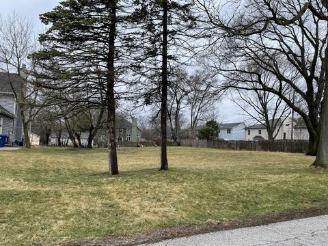 170 N Bates St, Wheaton, IL 60187 photo 1