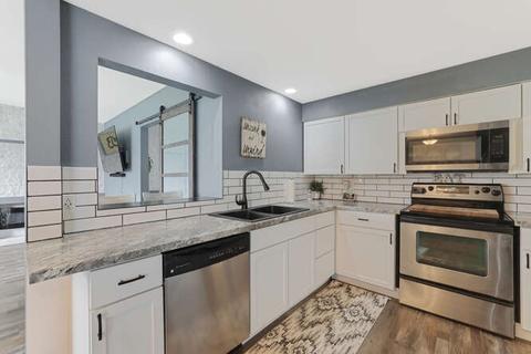 1016 W Springfield Ave, Champaign, IL 61821 photo 18