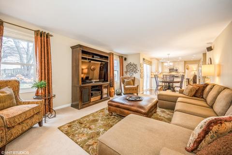 2678 Kettlehook Dr, Elgin, IL 60124 photo 9