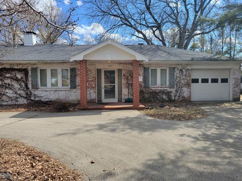 1805 E Washington St, Bloomington, IL 61701 photo 1