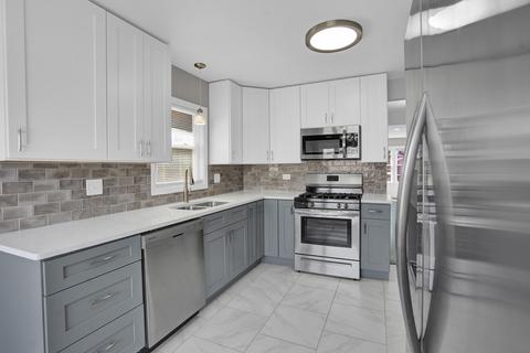 574 E 104th Pl, Chicago, IL 60628 photo 11