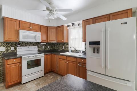 606 W 3rd St, Delavan, IL 61734 photo 8