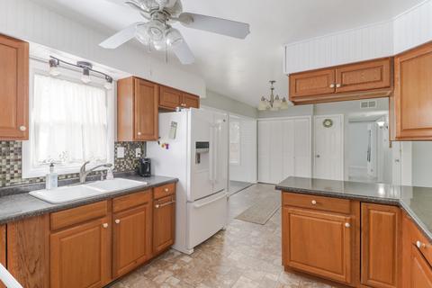 606 W 3rd St, Delavan, IL 61734 photo 9