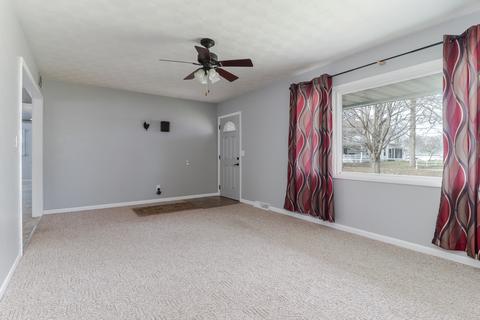 606 W 3rd St, Delavan, IL 61734 photo 4