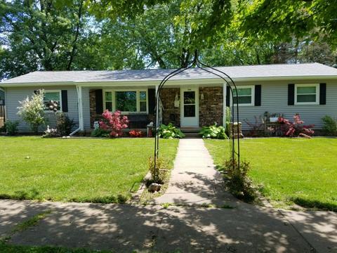 606 W 3rd St, Delavan, IL 61734 photo 1