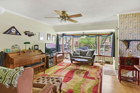 1106 Webster Ln, Des Plaines, IL 60016 photo 2