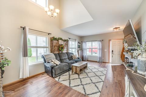 321 Gregory Ln, Plano, IL 60545 photo 9