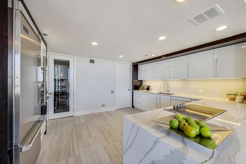 180 E Pearson St #7101, Chicago, IL 60611 photo 10