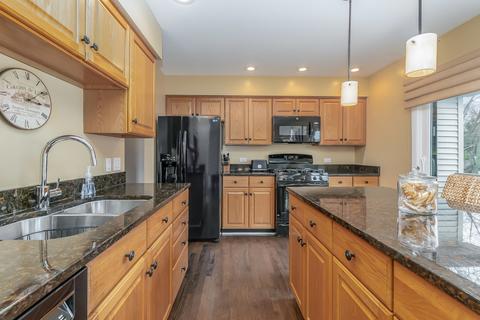 397 Simone Dr, Des Plaines, IL 60016 photo 9