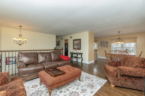 397 Simone Dr, Des Plaines, IL 60016 photo 3